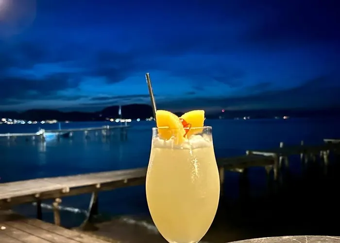 Viktor's House By The Sea * Mpoukaris