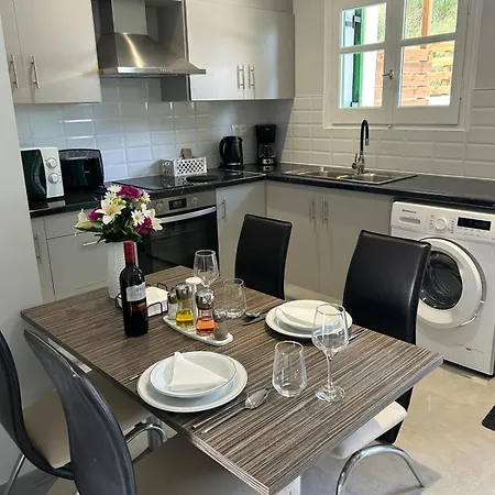 Viktor's House By The Sea * Букари