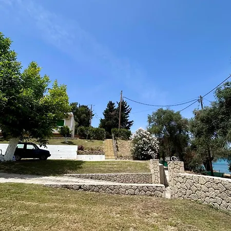 Viktor's House By The Sea Holiday home Mpoukaris