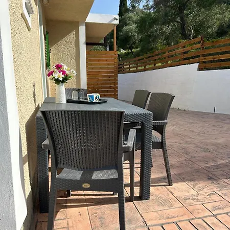 Viktor's House By The Sea בית נופש *