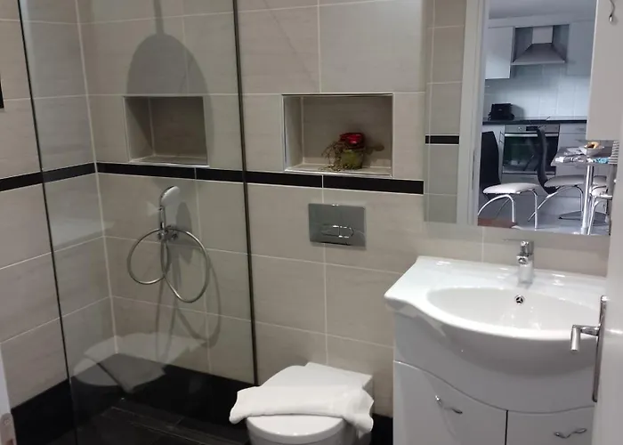 Viktor's House By The Sea בית נופש בוקארי